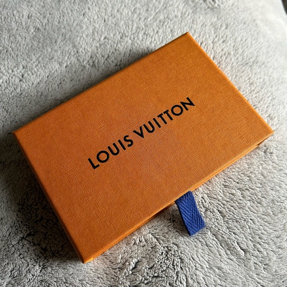 Louis Vuitton 6 Key Holder - Picture 16 of 16